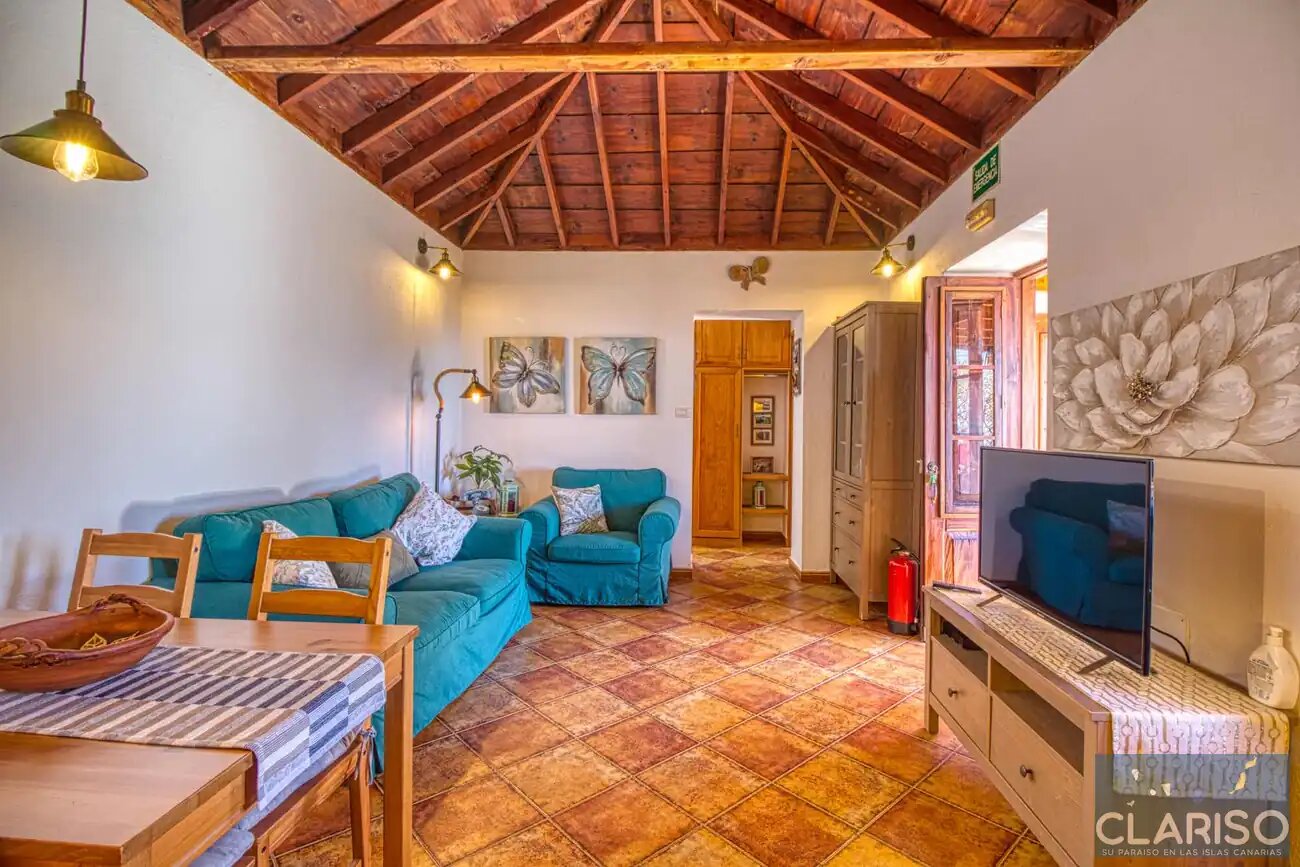 Casa Micaela: Kanarisches Ferienhaus mit Holzdecke und Meerblick in Garafía auf La Palma