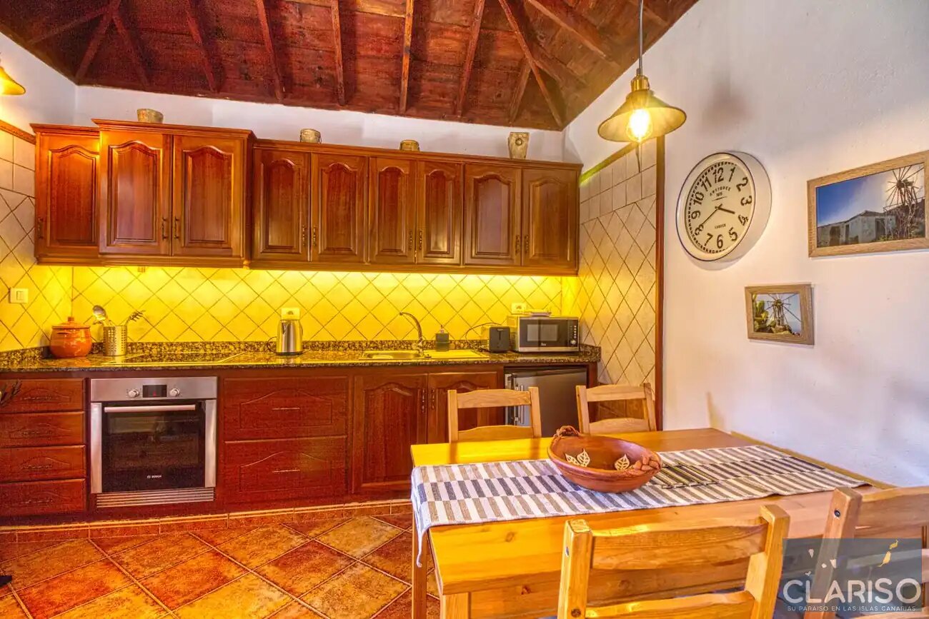 Casa Micaela: Kanarisches Ferienhaus mit Holzdecke und Meerblick in Garafía auf La Palma