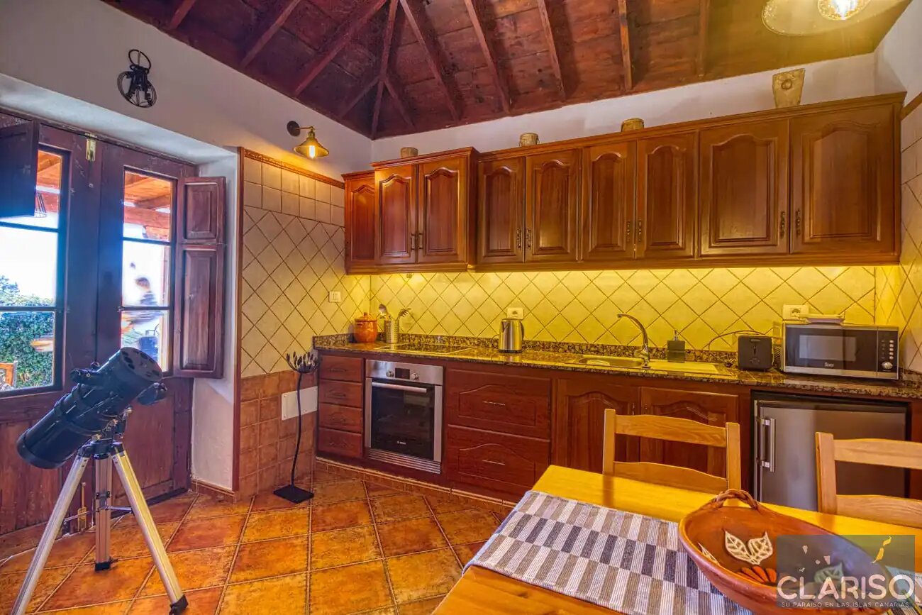 Casa Micaela: Kanarisches Ferienhaus mit Holzdecke und Meerblick in Garafía auf La Palma
