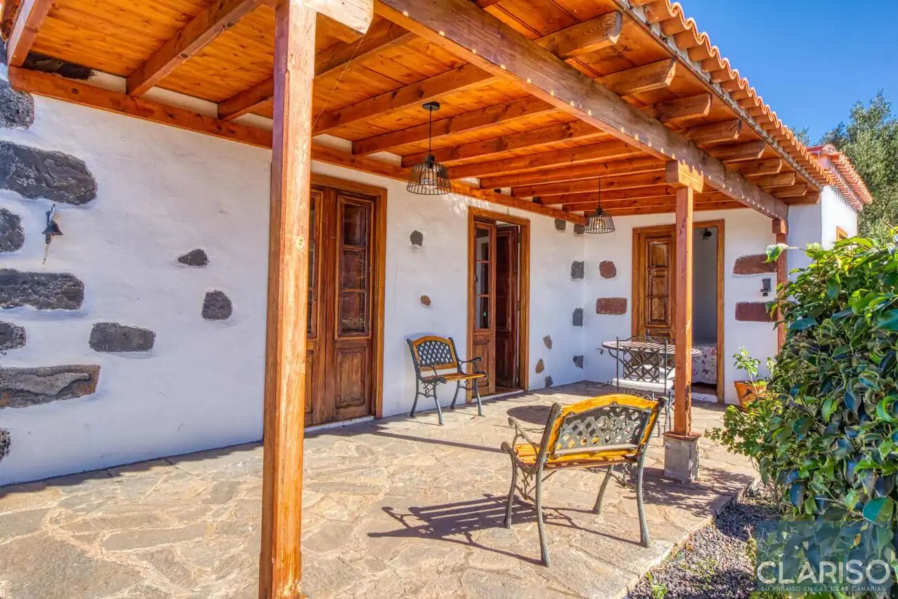 Casa Micaela: Kanarisches Ferienhaus mit Holzdecke und Meerblick in Garafía auf La Palma
