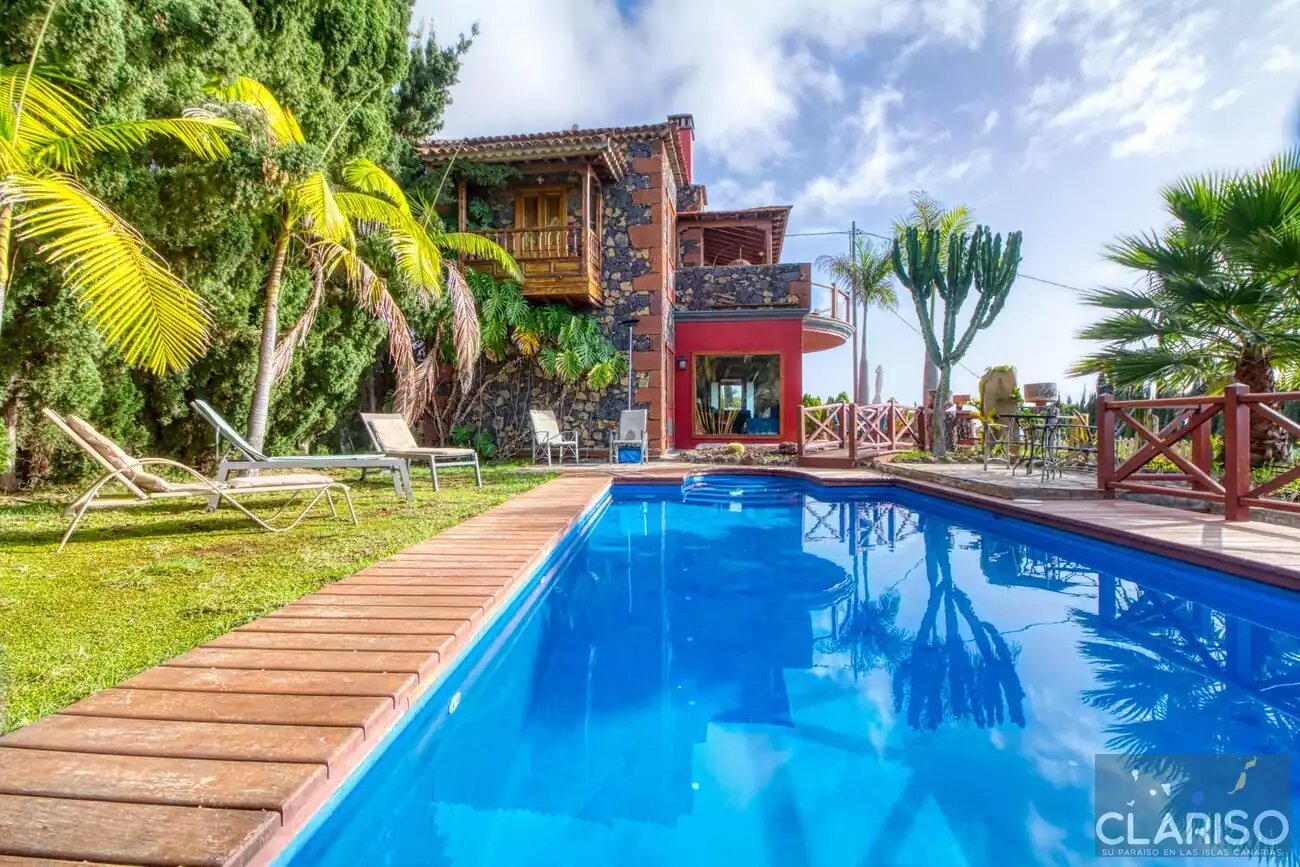 Villa Nerea: Ferienhaus mit Pool und tropischem Palmengarten in Tijarafe auf La Palma
