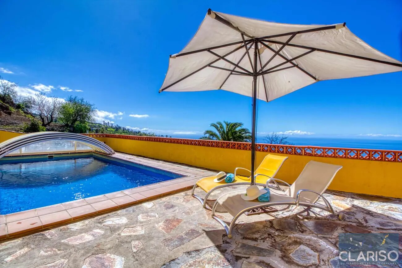 Villa El Rodadero: Ferienhaus mit verglaster Panoramaterrasse und Pool in Puntagorda auf La Palma