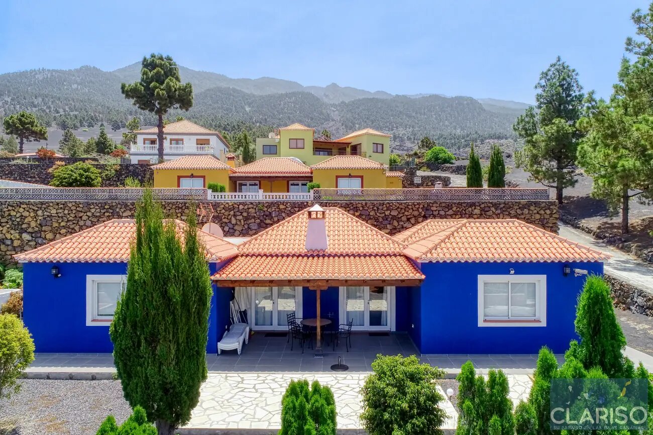 Villa Cerca Azul: Ferienhaus in Zweiflügel-Architektur mit Gemeinschaftspool in El Paso auf La Palma