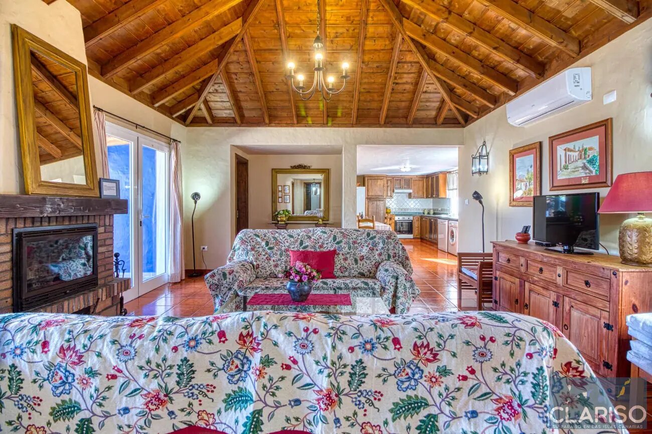 Villa Cerca Azul: Ferienhaus in Zweiflügel-Architektur mit Gemeinschaftspool in El Paso auf La Palma