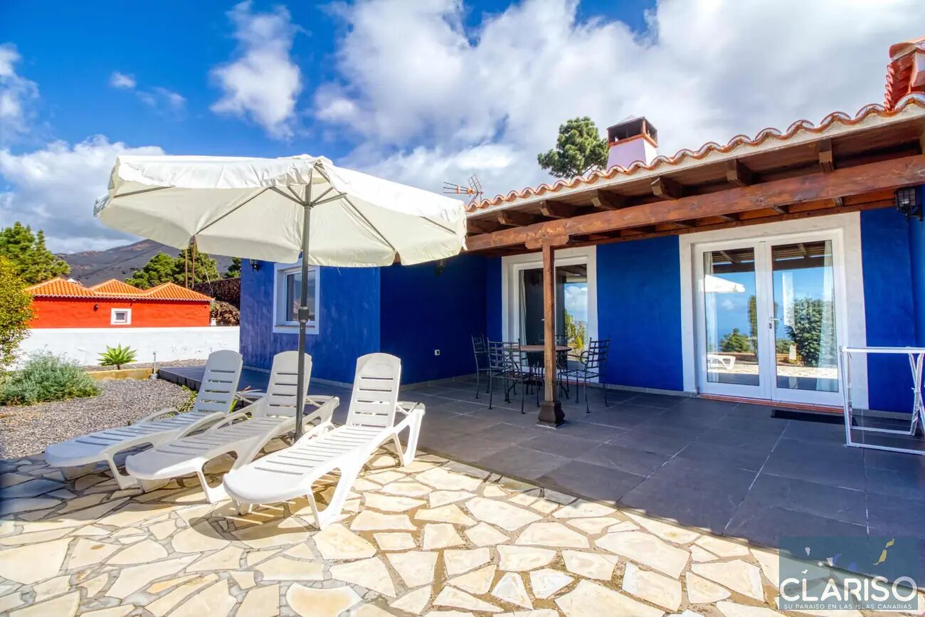 Villa Cerca Azul: Ferienhaus in Zweiflügel-Architektur mit Gemeinschaftspool in El Paso auf La Palma