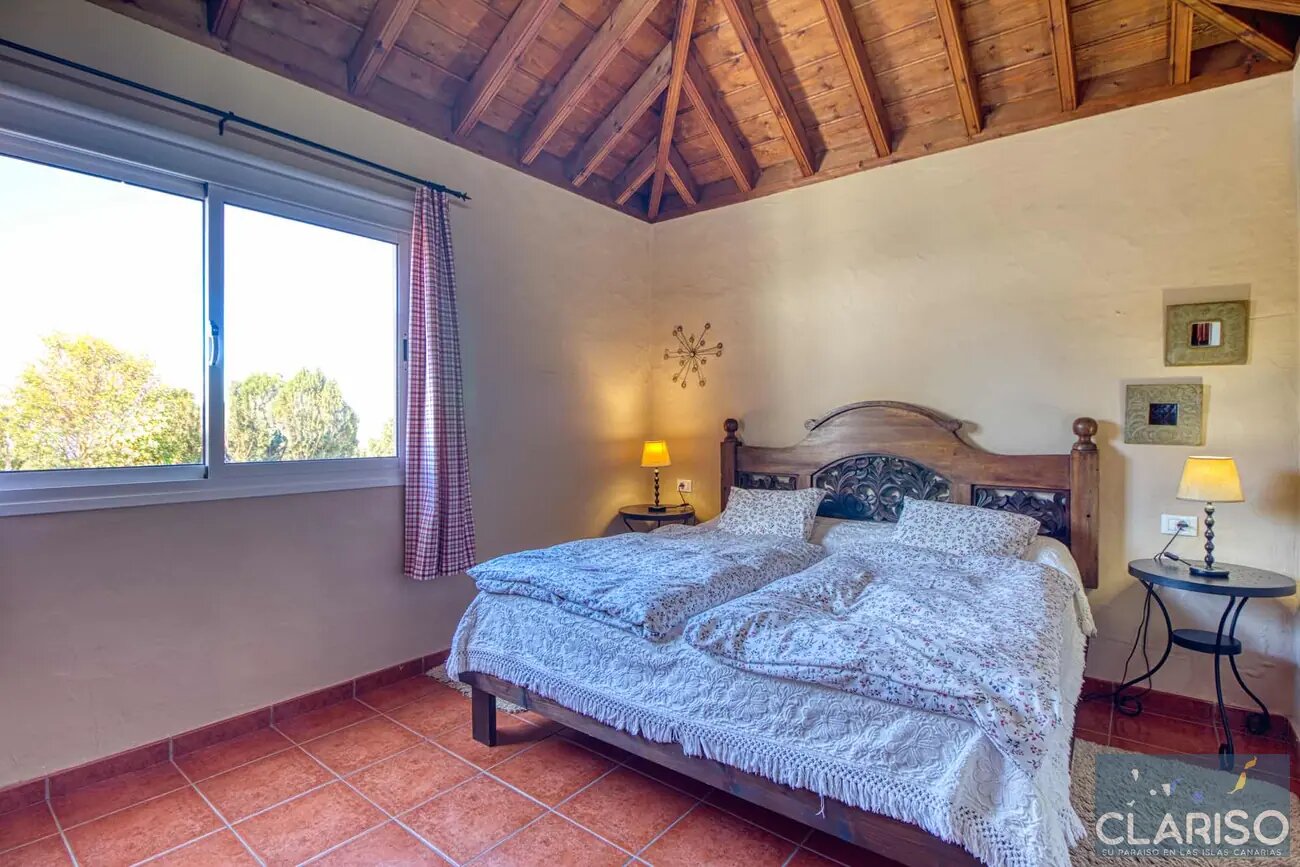 Villa Cerca Azul: Ferienhaus in Zweiflügel-Architektur mit Gemeinschaftspool in El Paso auf La Palma