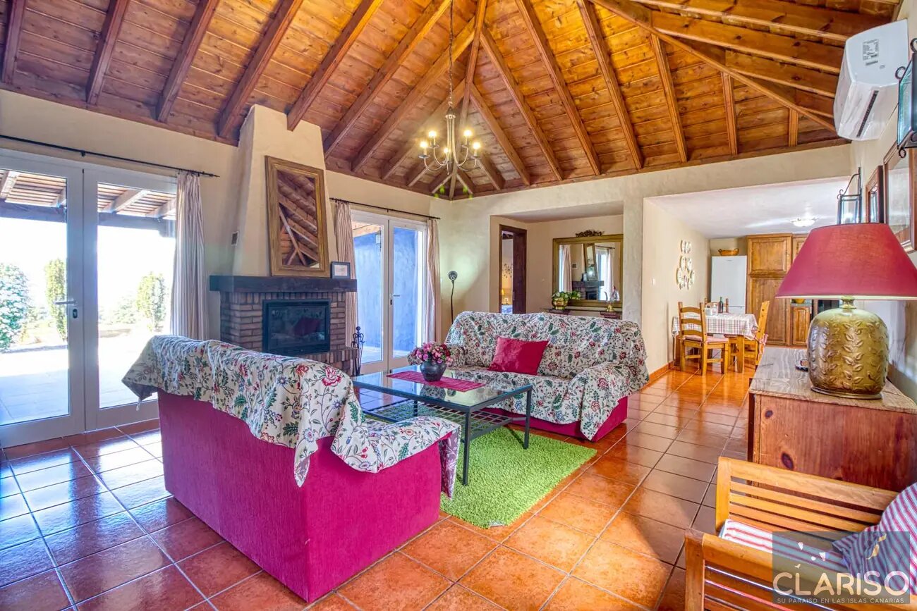 Villa Cerca Azul: Ferienhaus in Zweiflügel-Architektur mit Gemeinschaftspool in El Paso auf La Palma