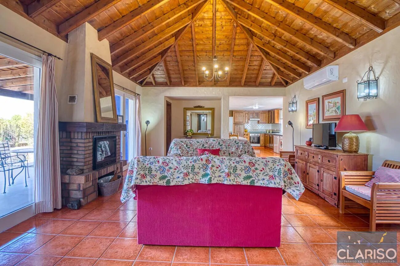 Villa Cerca Azul: Ferienhaus in Zweiflügel-Architektur mit Gemeinschaftspool in El Paso auf La Palma