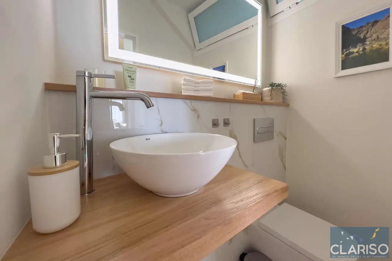 Casa Lamargarita: Aufwendig renoviertes Stadthaus mit begehbarer Dusche in Tazacorte auf La Palma
