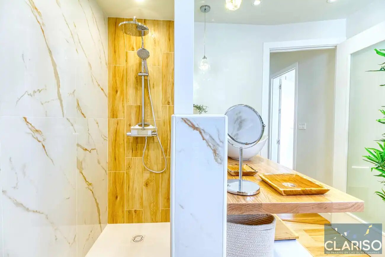 Casa Lamargarita: Aufwendig renoviertes Stadthaus mit begehbarer Dusche in Tazacorte auf La Palma