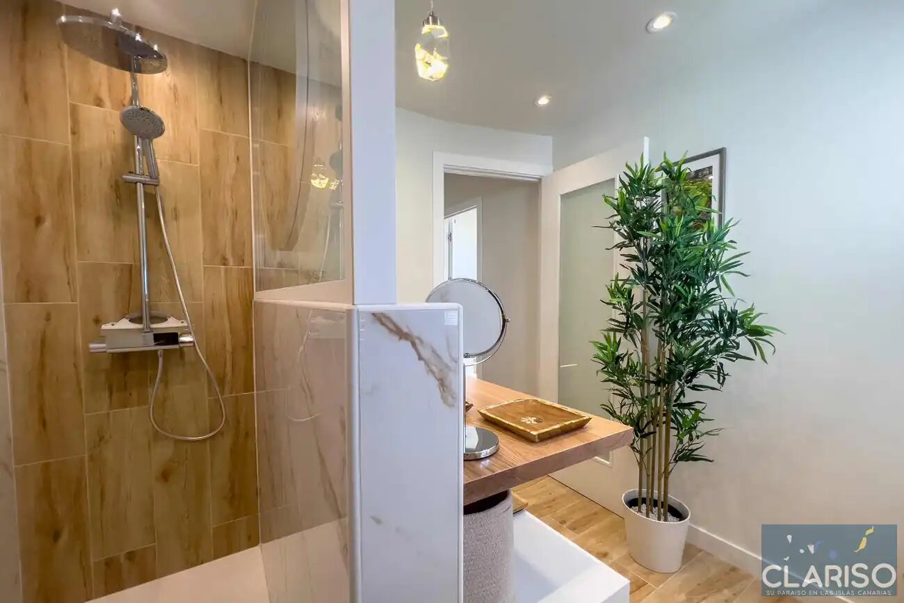 Casa Lamargarita: Aufwendig renoviertes Stadthaus mit begehbarer Dusche in Tazacorte auf La Palma