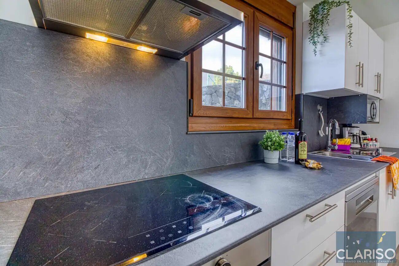 Cerca Nueva B1: Ferienwohnung unterhalb des Vulkans Tajogaite mit privater Terrasse in El Paso auf La Palma
