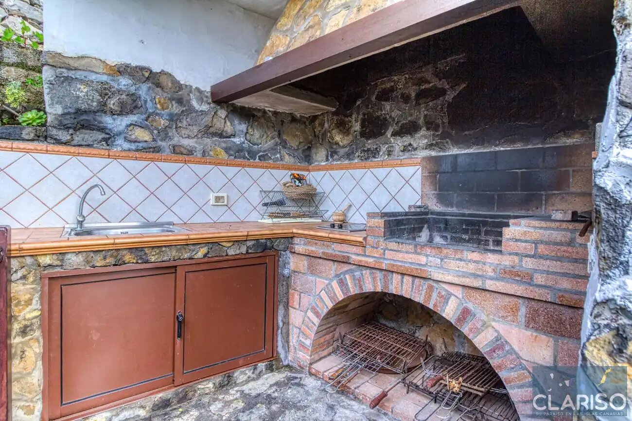 Casa Rural Emilia: Kanarisches Steinhaus mit Holzdecken und Pool auf 718 m in Tijarafe auf La Palma