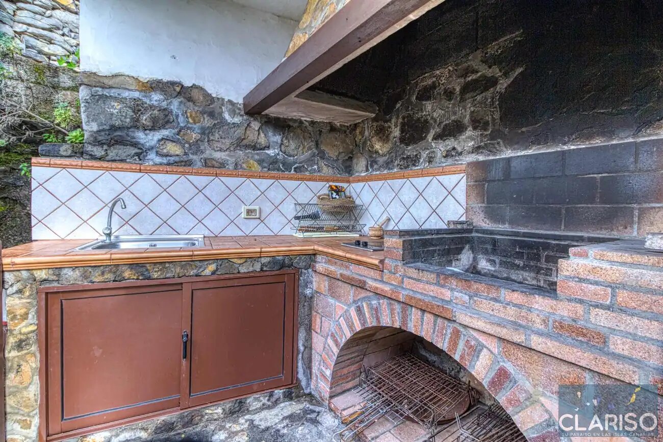 Casa Rural Emilia: Kanarisches Steinhaus mit Holzdecken und Pool auf 718 m in Tijarafe auf La Palma