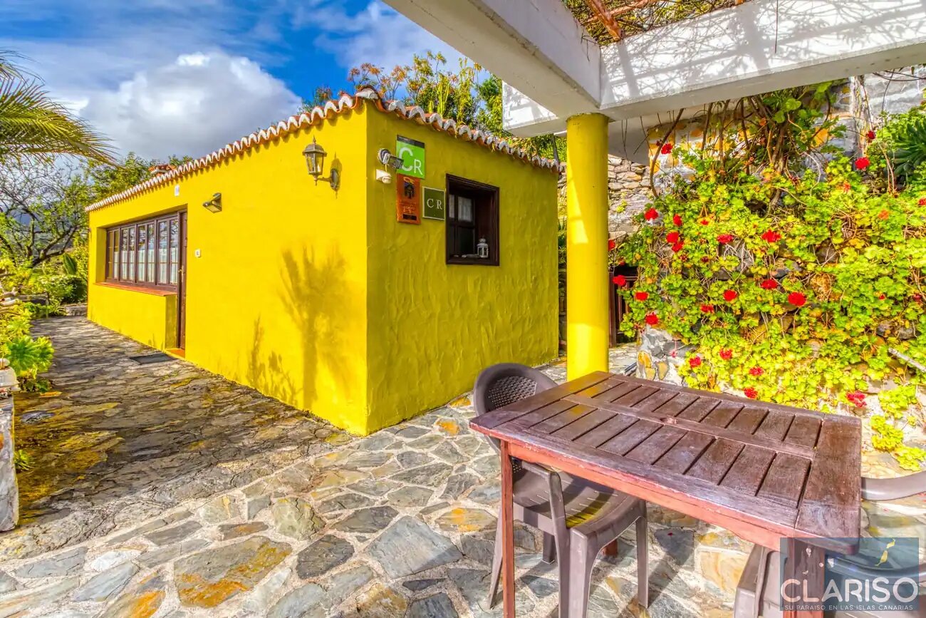 Casa Rural Emilia: Kanarisches Steinhaus mit Holzdecken und Pool auf 718 m in Tijarafe auf La Palma