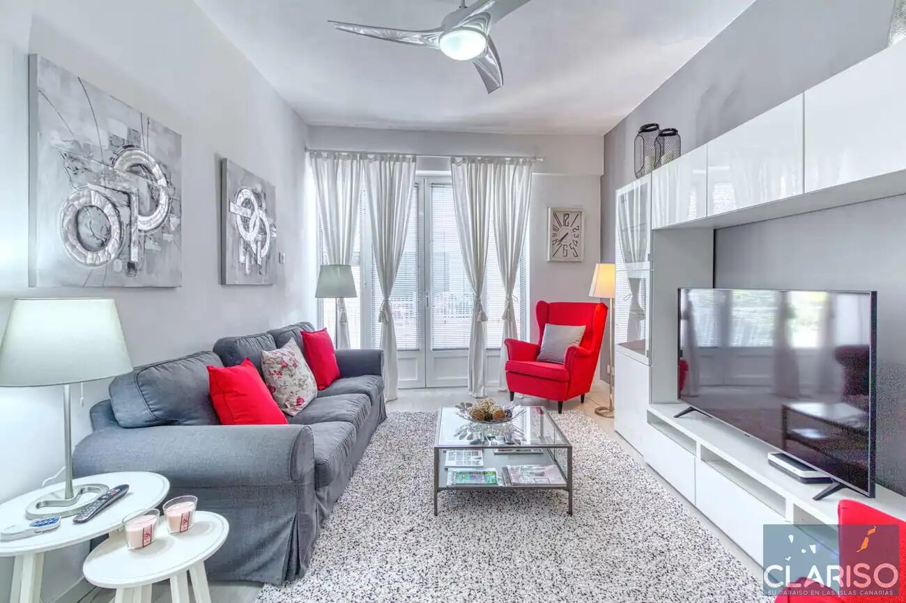Casa Montserrat: Stadthaus mit privater Garage und 100 m² Dachterrasse in Los Llanos de Aridane auf La Palma