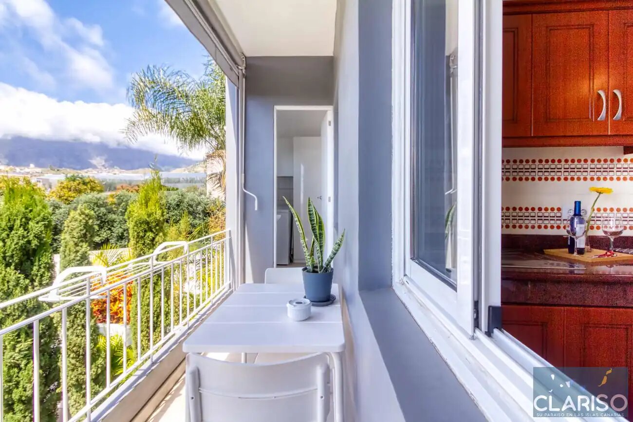 Casa Montserrat: Stadthaus mit privater Garage und 100 m² Dachterrasse in Los Llanos de Aridane auf La Palma
