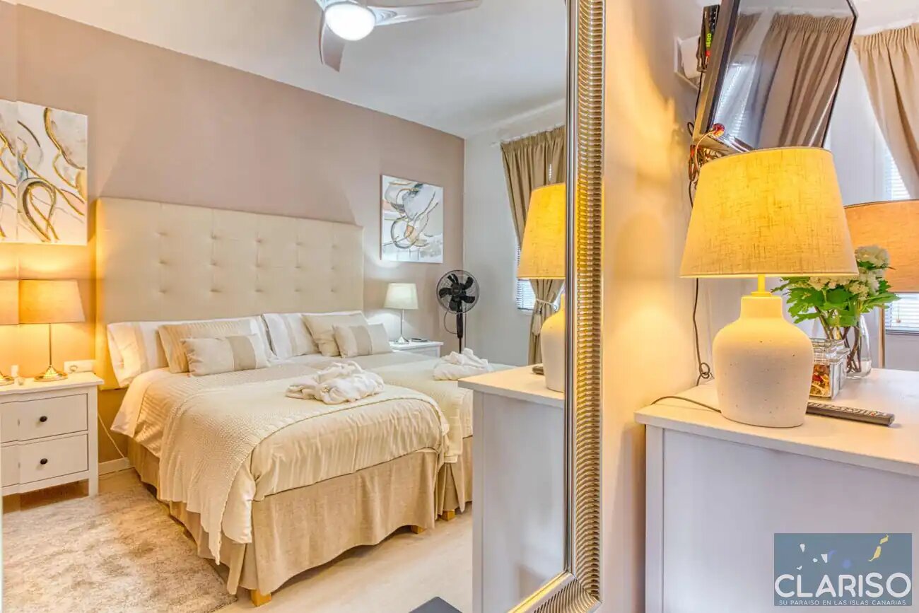Casa Montserrat: Stadthaus mit privater Garage und 100 m² Dachterrasse in Los Llanos de Aridane auf La Palma