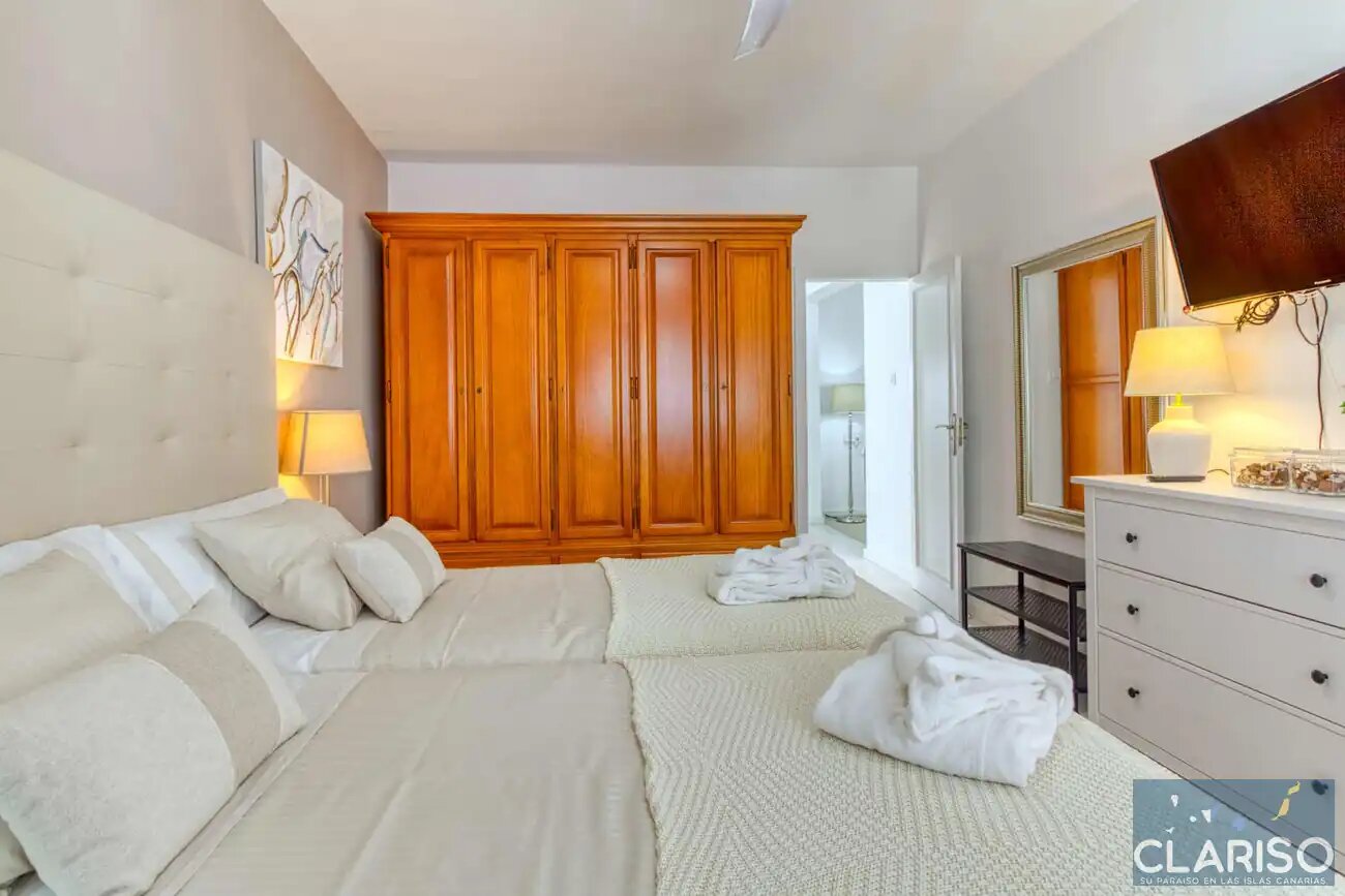 Casa Montserrat: Stadthaus mit privater Garage und 100 m² Dachterrasse in Los Llanos de Aridane auf La Palma