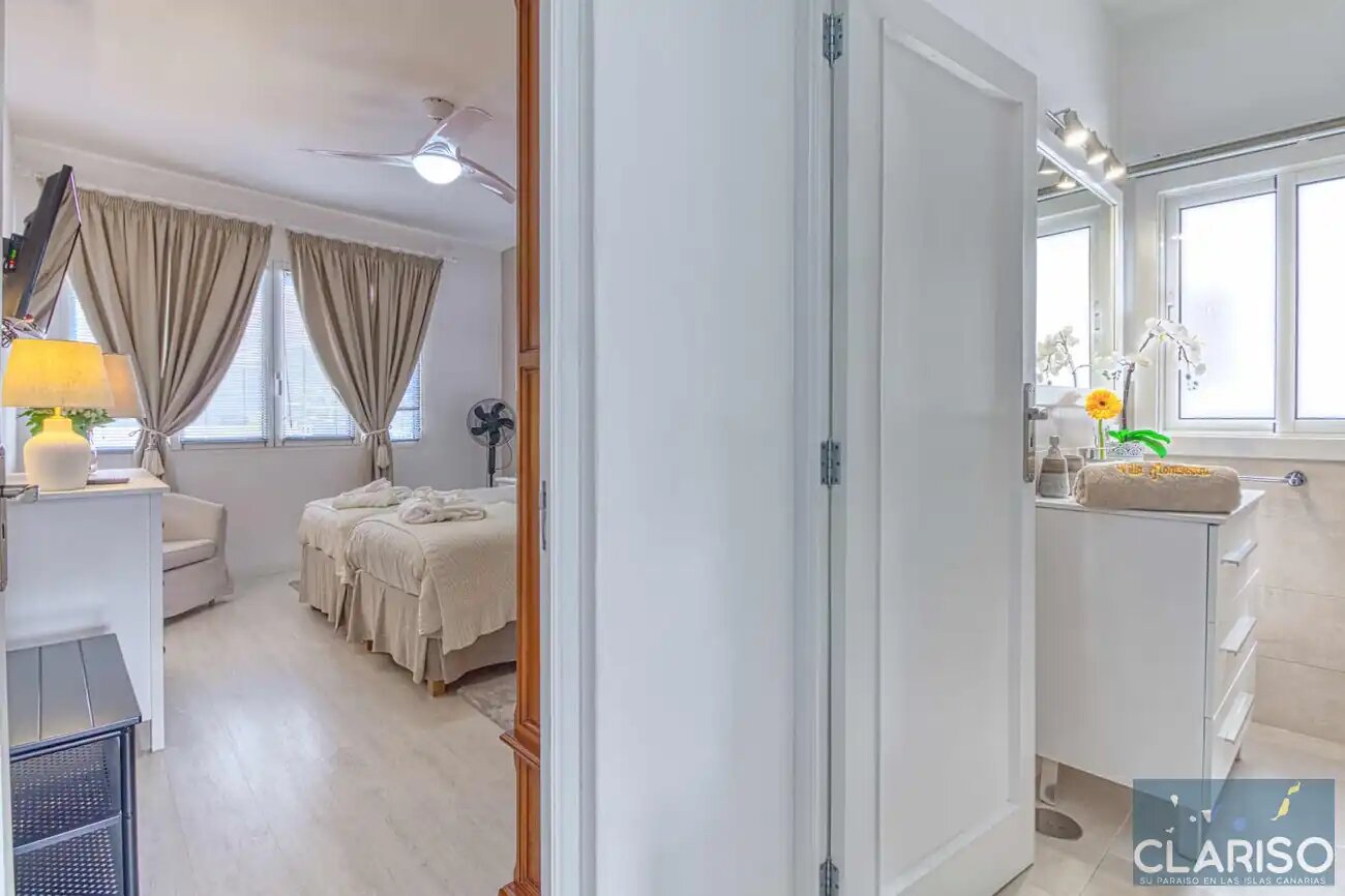 Casa Montserrat: Stadthaus mit privater Garage und 100 m² Dachterrasse in Los Llanos de Aridane auf La Palma
