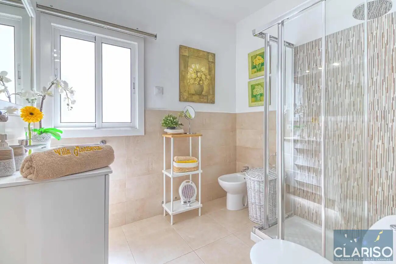 Casa Montserrat: Stadthaus mit privater Garage und 100 m² Dachterrasse in Los Llanos de Aridane auf La Palma