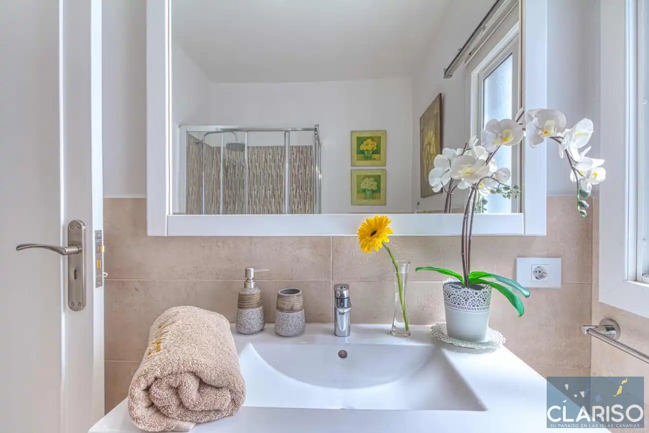 Casa Montserrat: Stadthaus mit privater Garage und 100 m² Dachterrasse in Los Llanos de Aridane auf La Palma