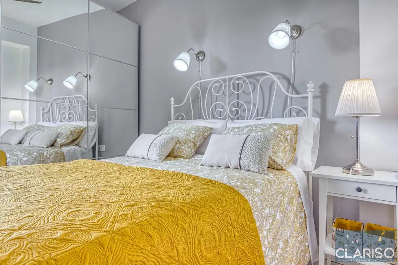Casa Montserrat: Stadthaus mit privater Garage und 100 m² Dachterrasse in Los Llanos de Aridane auf La Palma