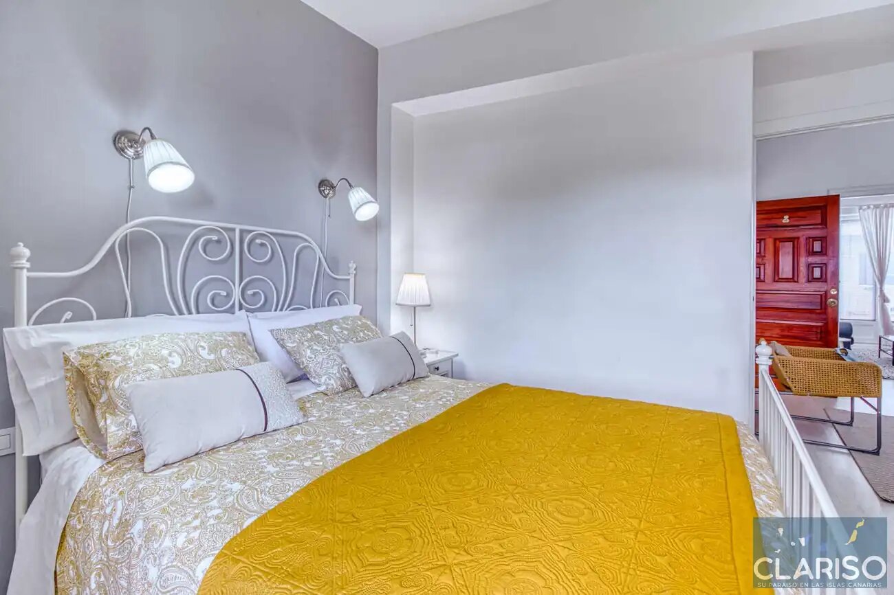 Casa Montserrat: Stadthaus mit privater Garage und 100 m² Dachterrasse in Los Llanos de Aridane auf La Palma