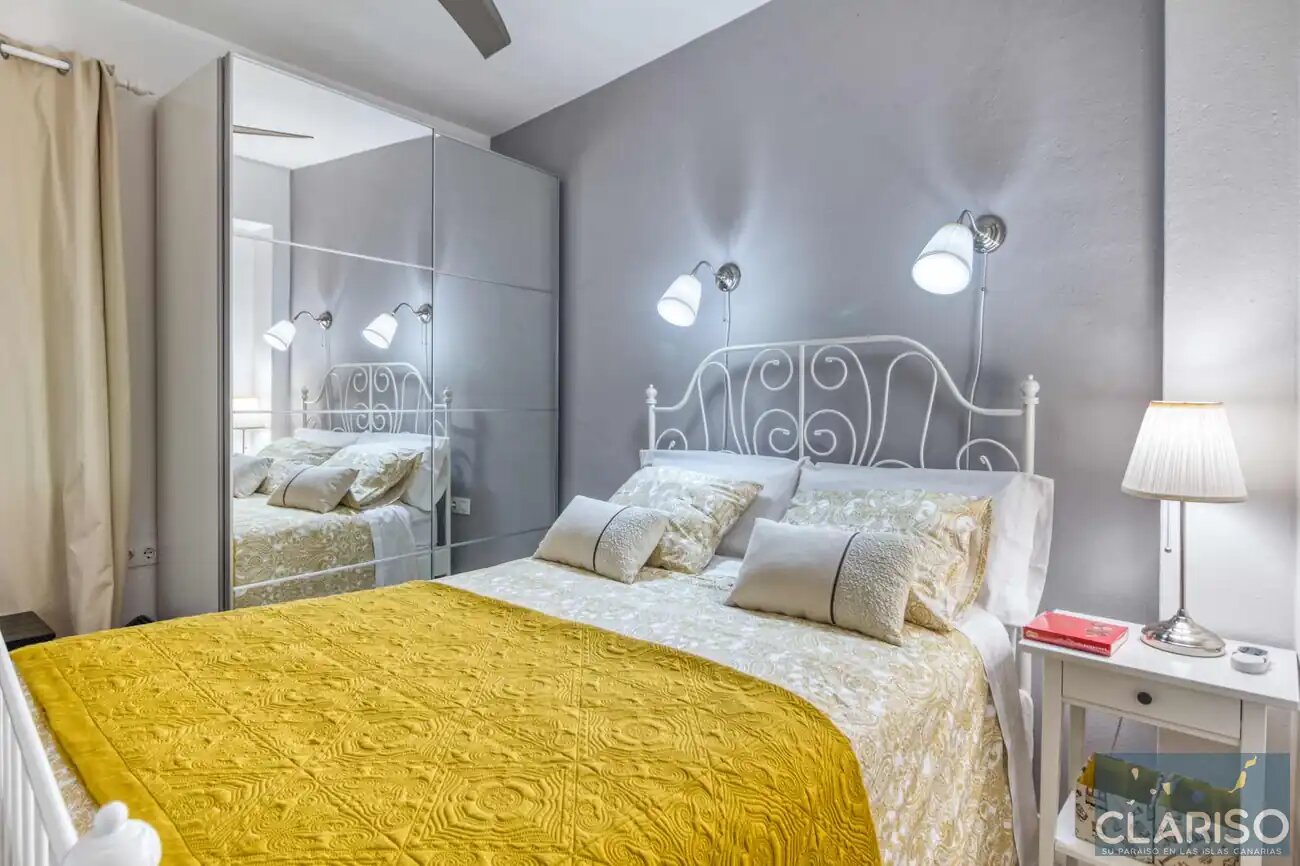 Casa Montserrat: Stadthaus mit privater Garage und 100 m² Dachterrasse in Los Llanos de Aridane auf La Palma