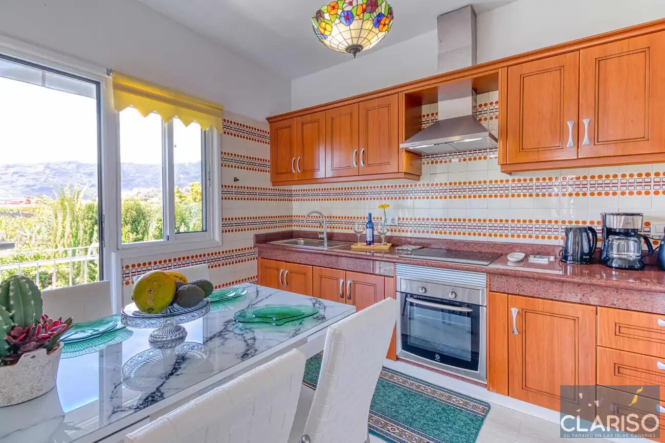 Casa Montserrat: Stadthaus mit privater Garage und 100 m² Dachterrasse in Los Llanos de Aridane auf La Palma