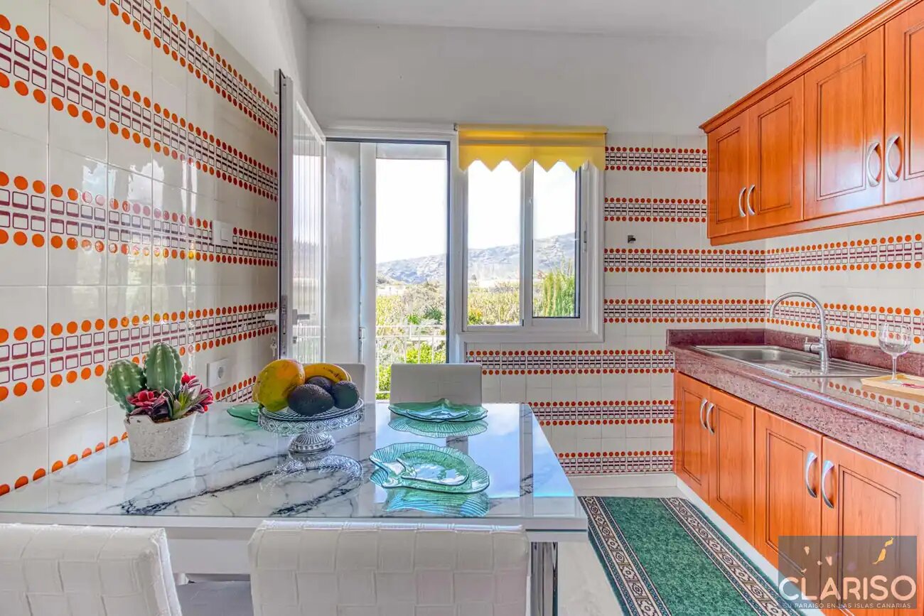 Casa Montserrat: Stadthaus mit privater Garage und 100 m² Dachterrasse in Los Llanos de Aridane auf La Palma