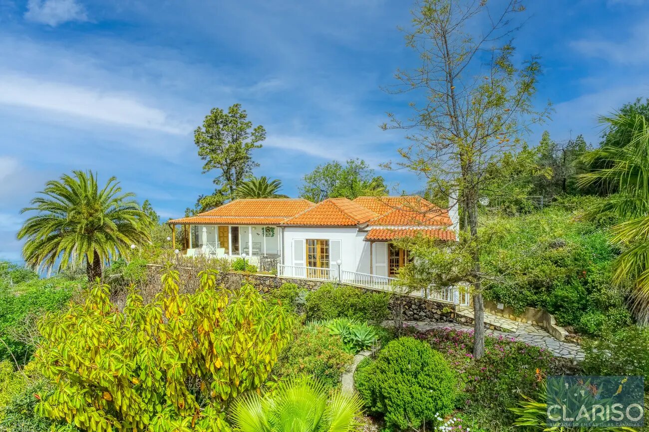 Finca Tijarafe: Ferienhaus mit Holzdecken, Zentralheizung und überdachtem Pool inklusive in Tijarafe auf La Palma