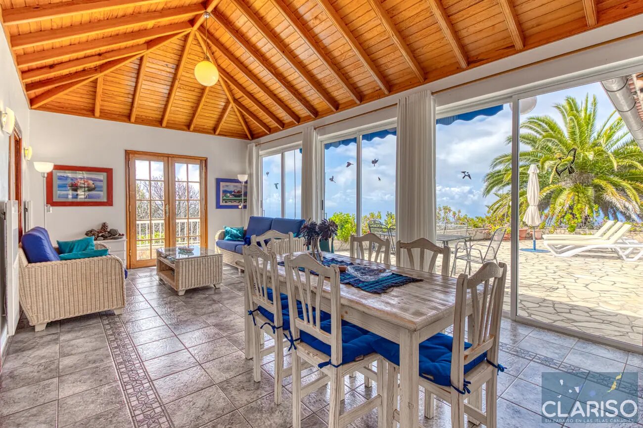 Finca Tijarafe: Ferienhaus mit Holzdecken, Zentralheizung und überdachtem Pool inklusive in Tijarafe auf La Palma