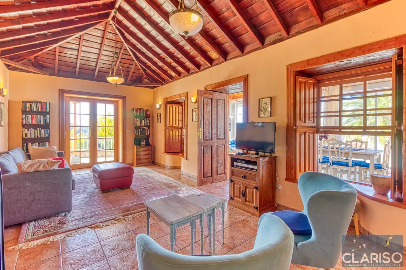 Finca Tijarafe: Ferienhaus mit Holzdecken, Zentralheizung und überdachtem Pool inklusive in Tijarafe auf La Palma