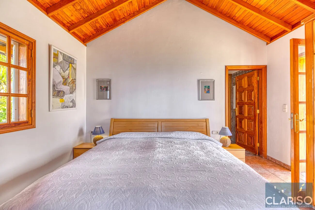 Finca Tijarafe: Ferienhaus mit Holzdecken, Zentralheizung und überdachtem Pool inklusive in Tijarafe auf La Palma