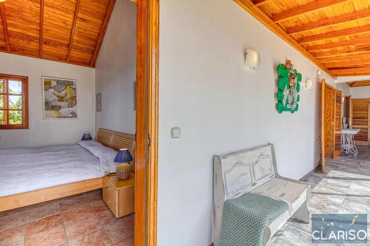 Finca Tijarafe: Ferienhaus mit Holzdecken, Zentralheizung und überdachtem Pool inklusive in Tijarafe auf La Palma