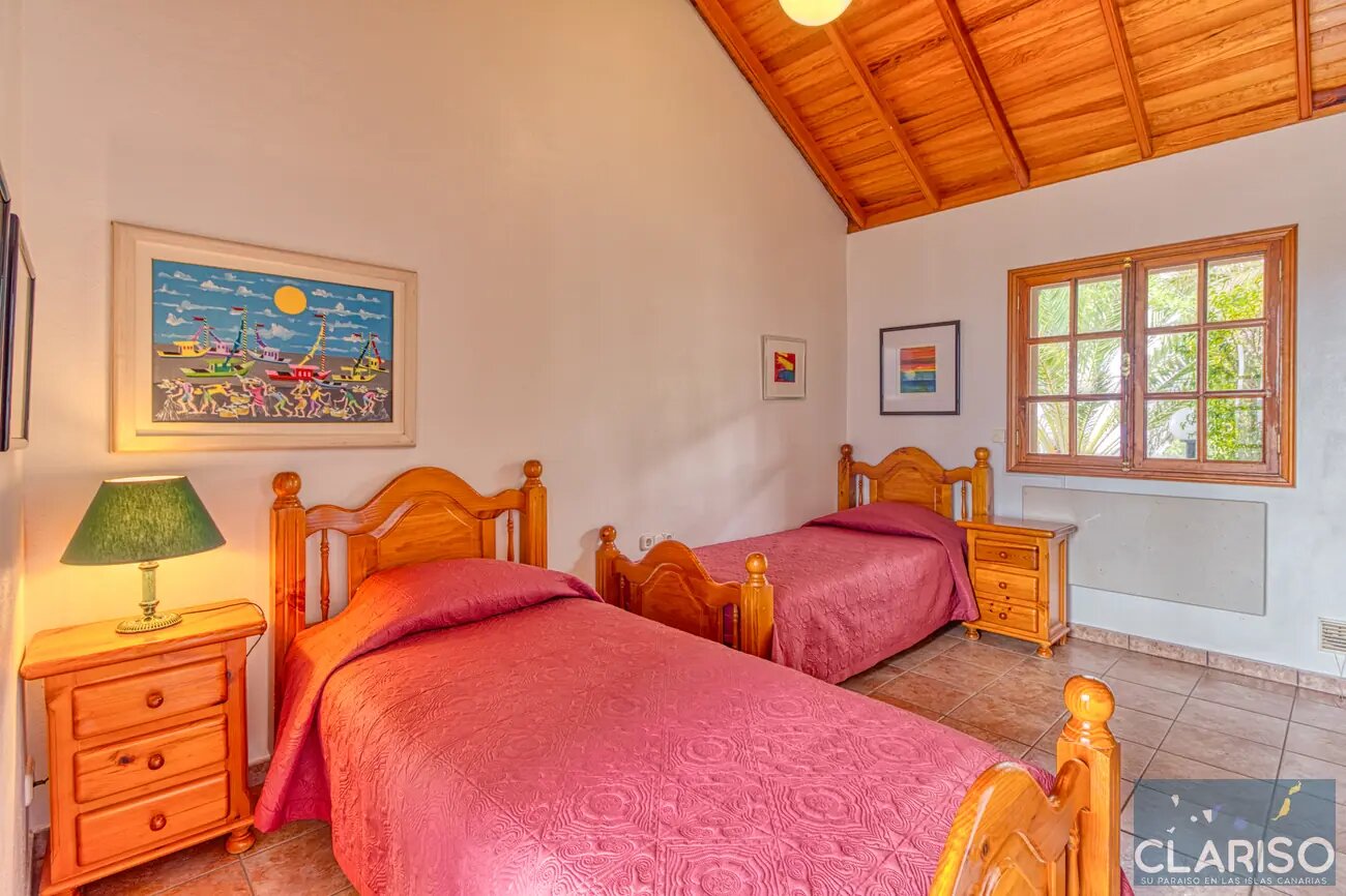 Finca Tijarafe: Ferienhaus mit Holzdecken, Zentralheizung und überdachtem Pool inklusive in Tijarafe auf La Palma