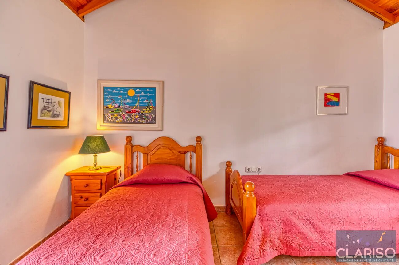 Finca Tijarafe: Ferienhaus mit Holzdecken, Zentralheizung und überdachtem Pool inklusive in Tijarafe auf La Palma