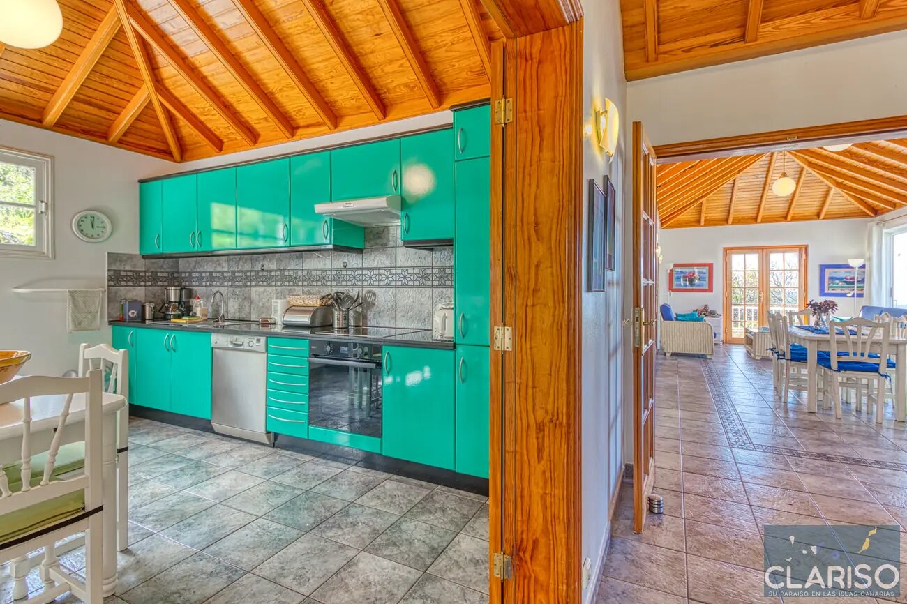 Finca Tijarafe: Ferienhaus mit Holzdecken, Zentralheizung und überdachtem Pool inklusive in Tijarafe auf La Palma