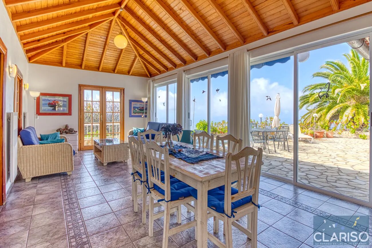 Finca Tijarafe: Ferienhaus mit Holzdecken, Zentralheizung und überdachtem Pool inklusive in Tijarafe auf La Palma