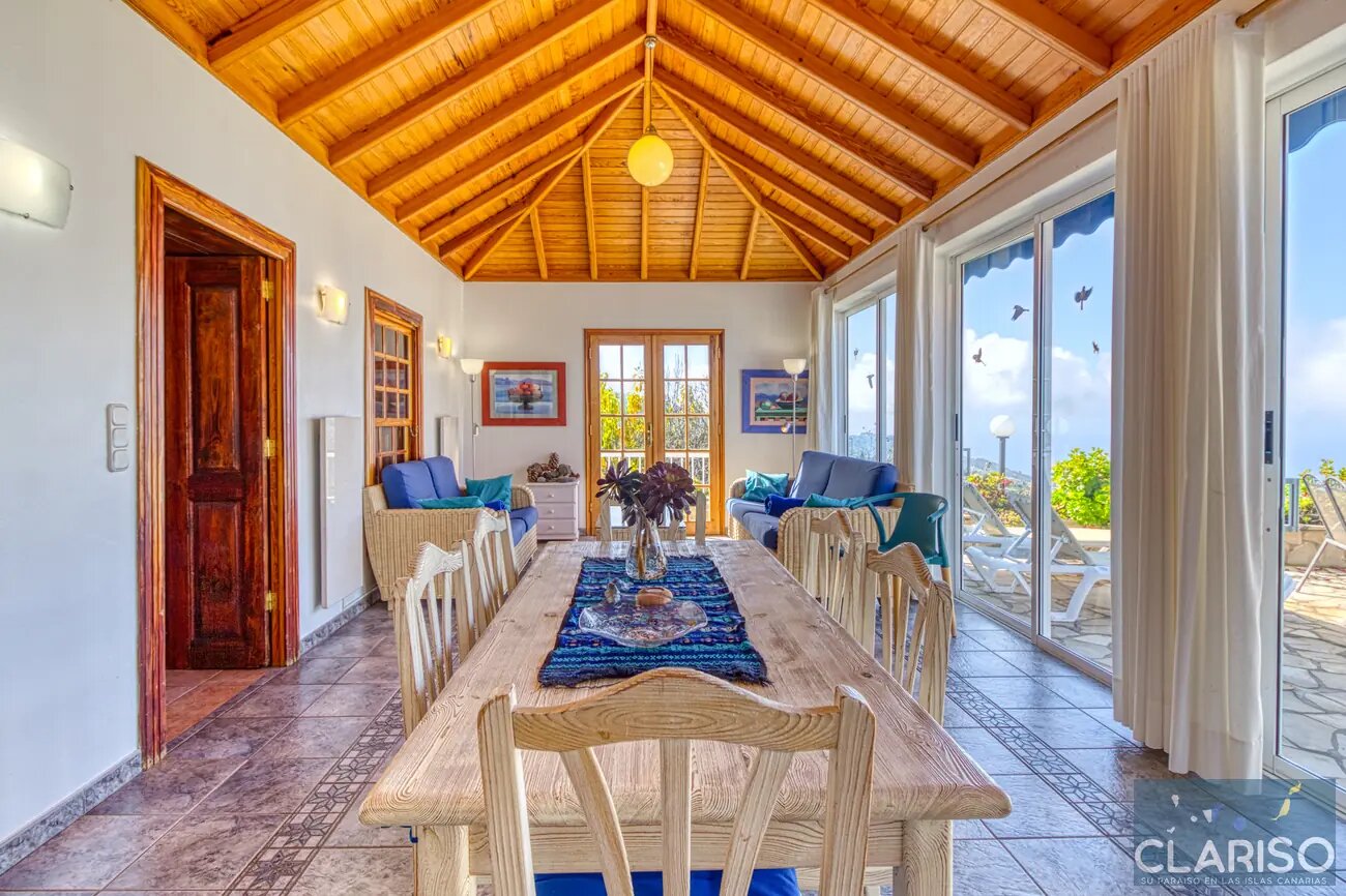 Finca Tijarafe: Ferienhaus mit Holzdecken, Zentralheizung und überdachtem Pool inklusive in Tijarafe auf La Palma