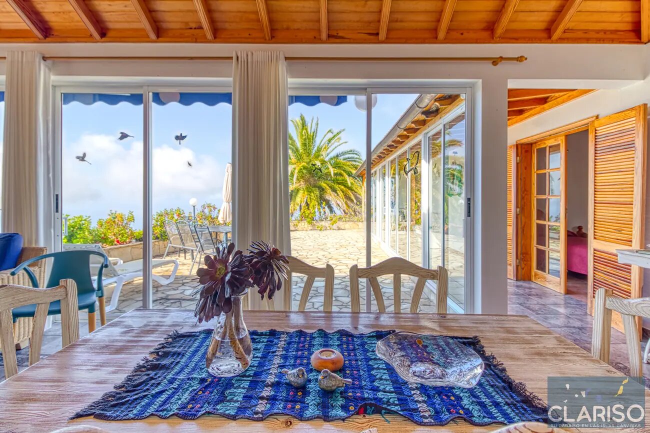 Finca Tijarafe: Ferienhaus mit Holzdecken, Zentralheizung und überdachtem Pool inklusive in Tijarafe auf La Palma