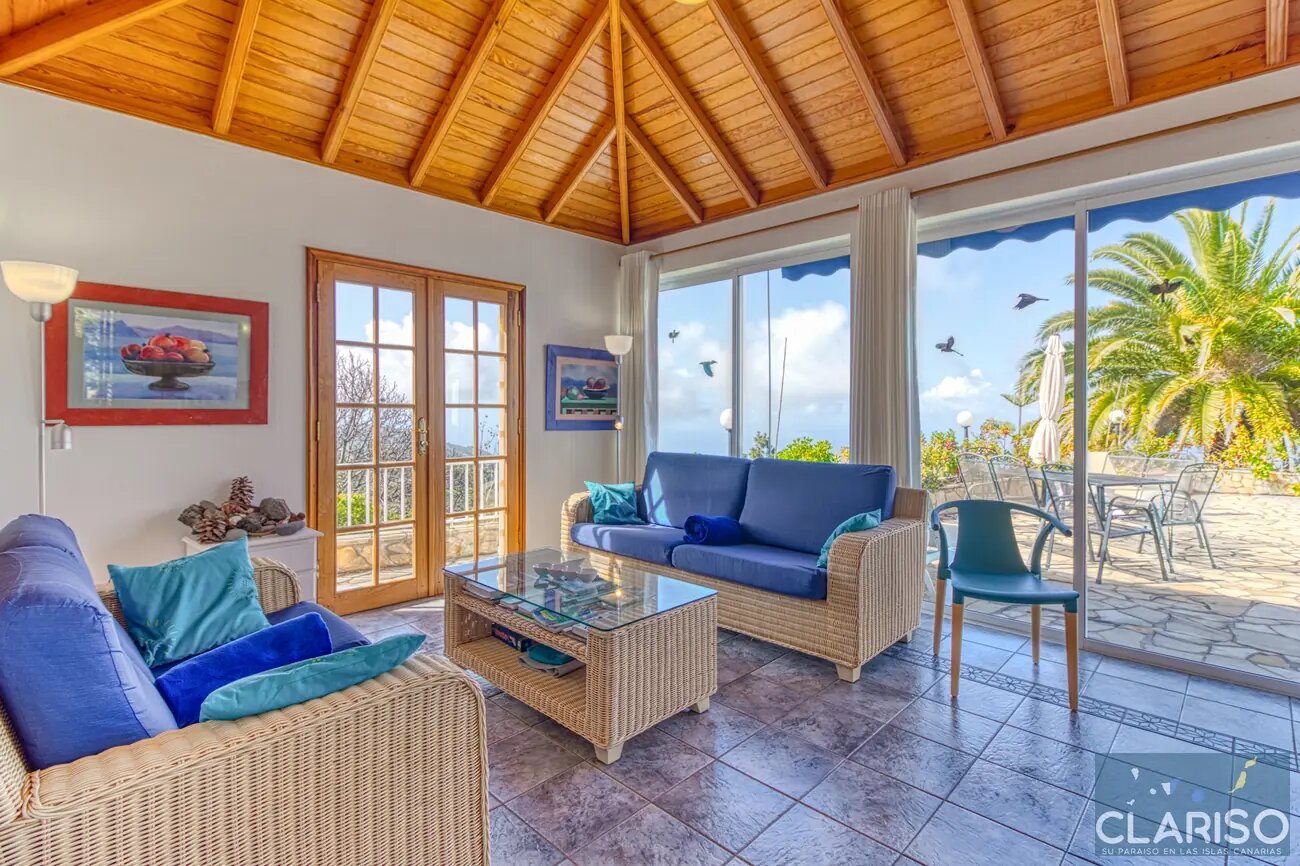 Finca Tijarafe: Ferienhaus mit Holzdecken, Zentralheizung und überdachtem Pool inklusive in Tijarafe auf La Palma