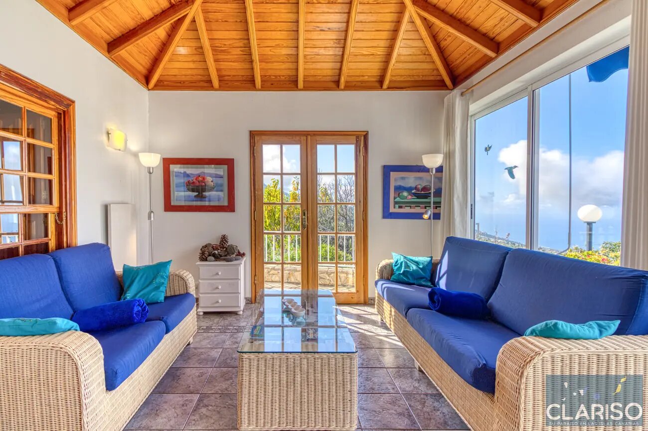 Finca Tijarafe: Ferienhaus mit Holzdecken, Zentralheizung und überdachtem Pool inklusive in Tijarafe auf La Palma