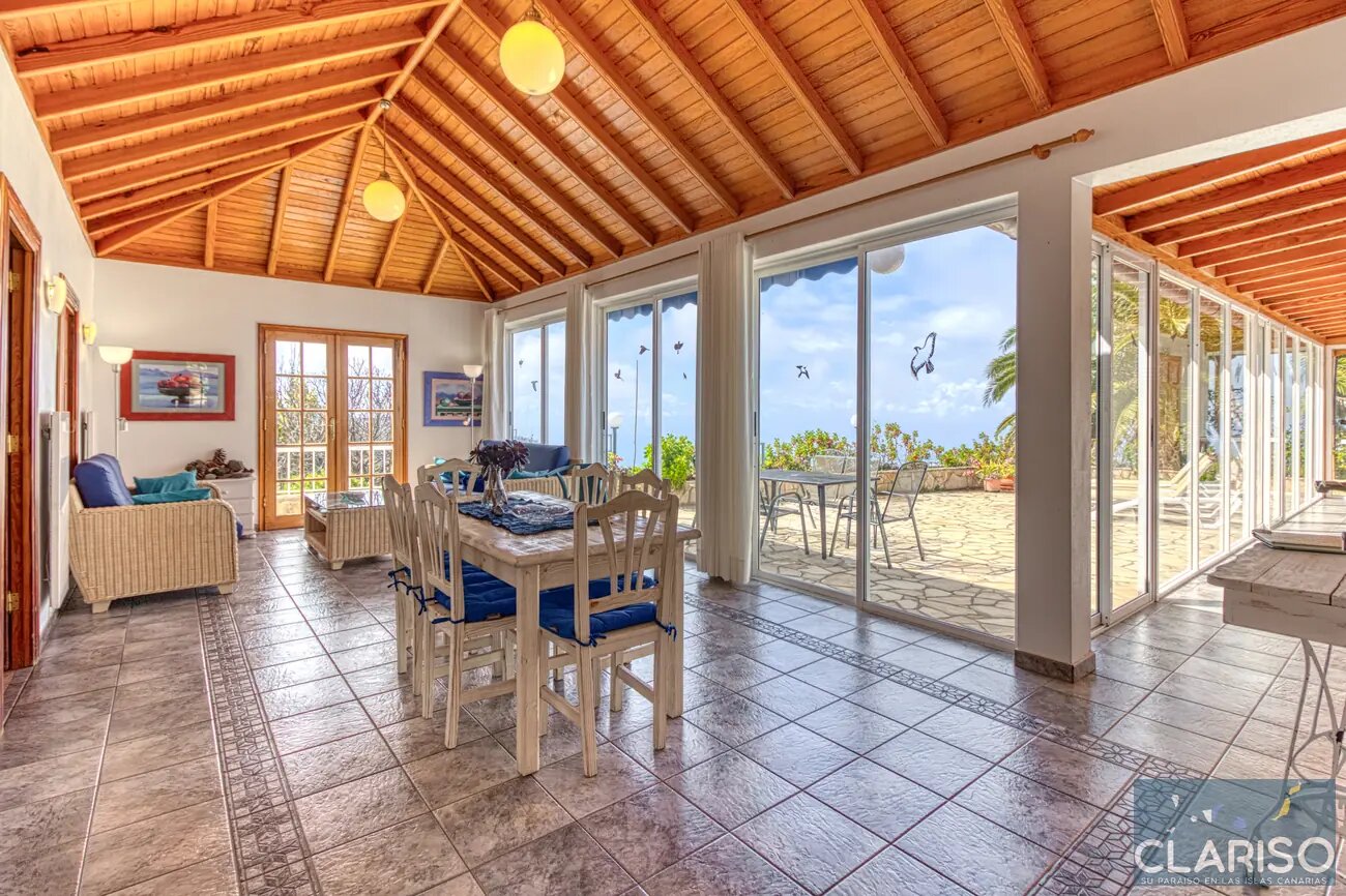 Finca Tijarafe: Ferienhaus mit Holzdecken, Zentralheizung und überdachtem Pool inklusive in Tijarafe auf La Palma