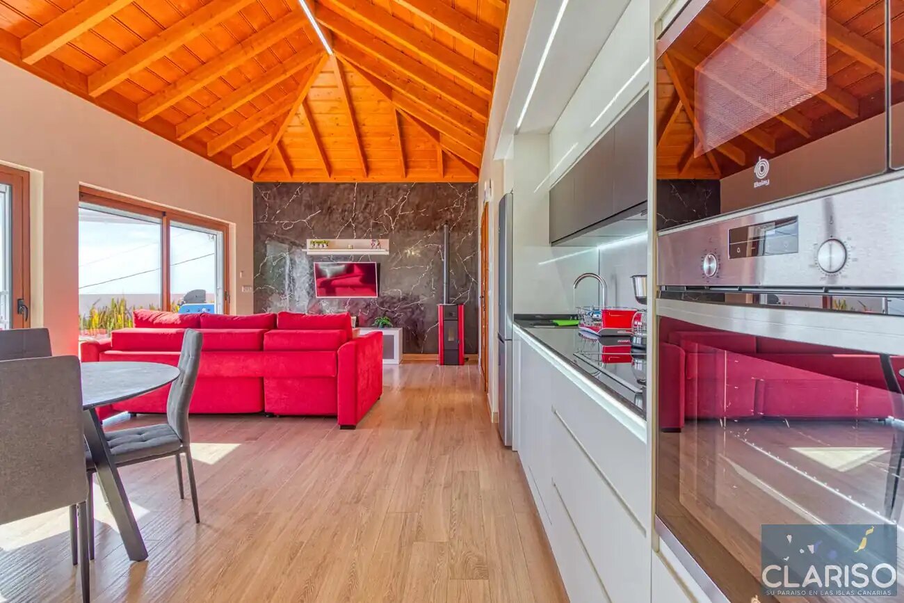 Casa Yaneric: Kanarisches Neubau-Ferienhaus mit Holzdecke und Schiebetür-Glasfront in Tijarafe auf La Palma