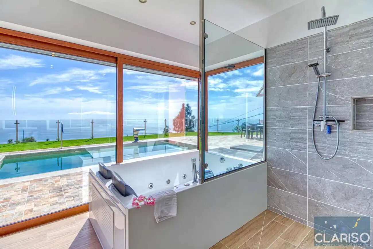 Casa Yaneric: Kanarisches Neubau-Ferienhaus mit Holzdecke und Schiebetür-Glasfront in Tijarafe auf La Palma