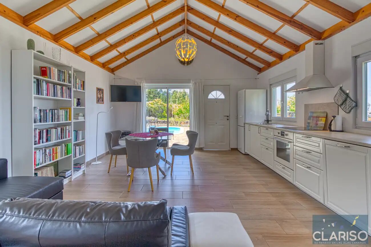 Casa Mesigresi: Ehemalige Schreinerei als Designferienhaus mit solargeheiztem Pool in Puntagorda auf La Palma