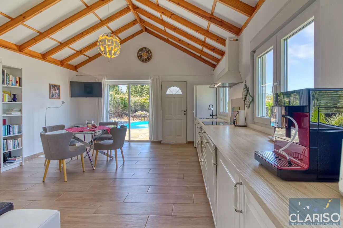 Casa Mesigresi: Ehemalige Schreinerei als Designferienhaus mit solargeheiztem Pool in Puntagorda auf La Palma