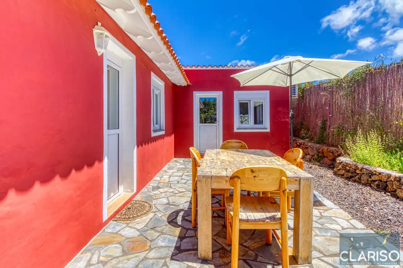 Casa Mesigresi: Ehemalige Schreinerei als Designferienhaus mit solargeheiztem Pool in Puntagorda auf La Palma